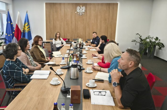 Spotkanie dotyczące bezpieczeństwa w wiślańskich placówkach oświatowych